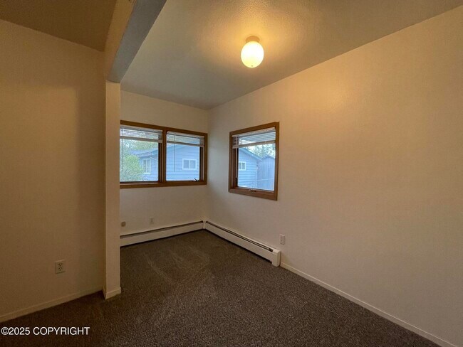 Building Photo - 3903 Iowa Dr