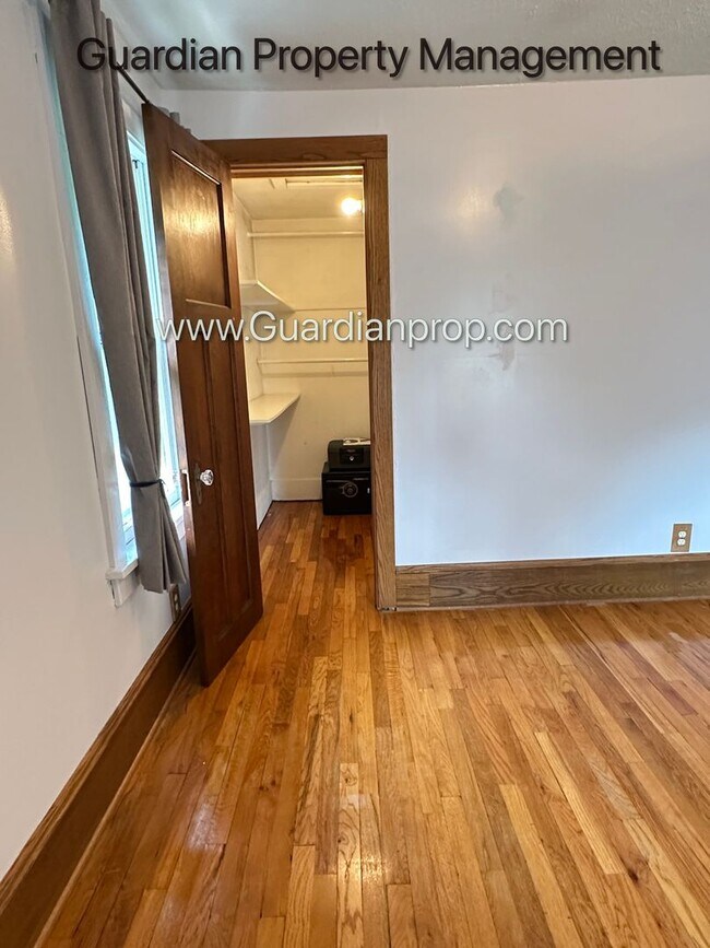 Building Photo - 4147 Snelling Ave