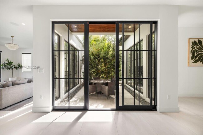 Building Photo - 885 NE 76th St