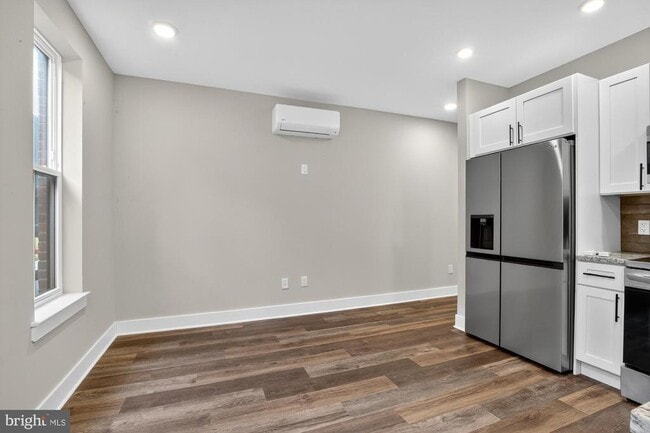 Building Photo - 1924 N Front St