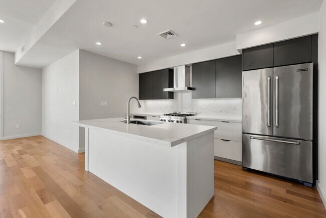 Building Photo - 537 E 2nd St