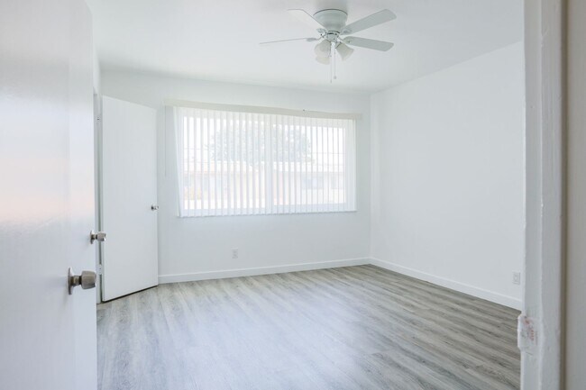 Building Photo - 2709 S Baker St