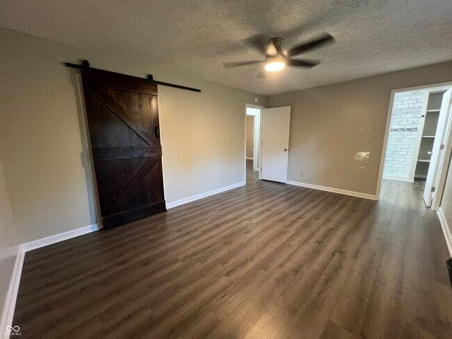 Building Photo - 4343 W Fairview Rd