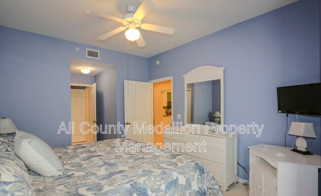 Building Photo - 2405 Harmony Ln