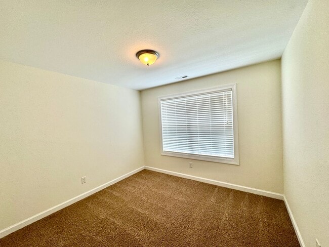 Building Photo - Welcome Home to Comfort and Convenience!