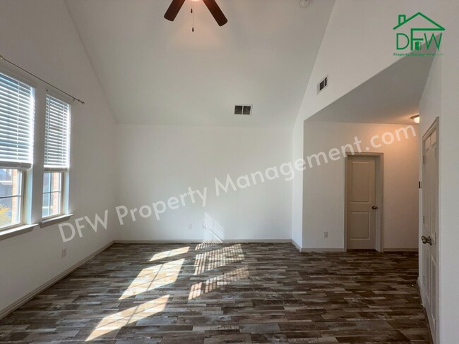 Building Photo - 3 Bed/2.5 Bath Home for Lease in Arlington – 2 Living Areas, Pool, Courts & Trails Nearby!