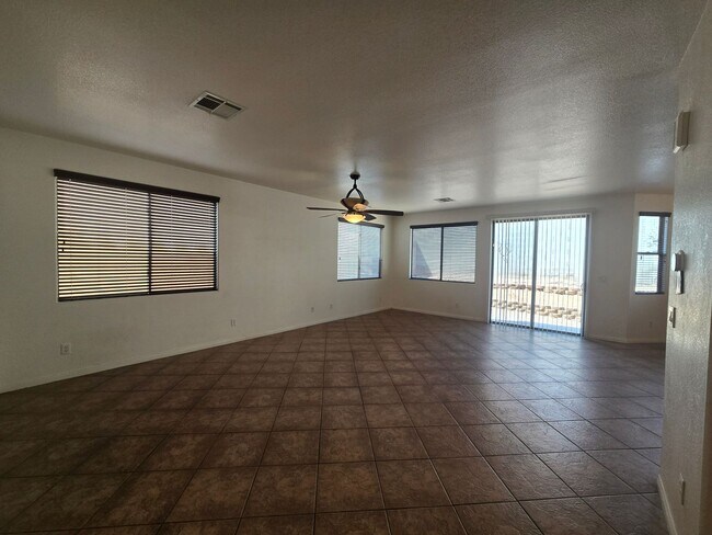 Building Photo - 9164 Craven Ave