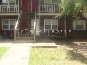 Building Photo - 1 Oak Forest Ln