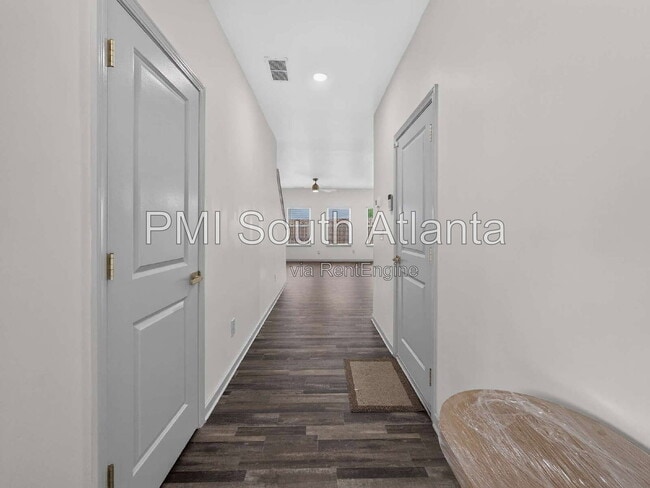 Building Photo - 4925 Lower Elm St