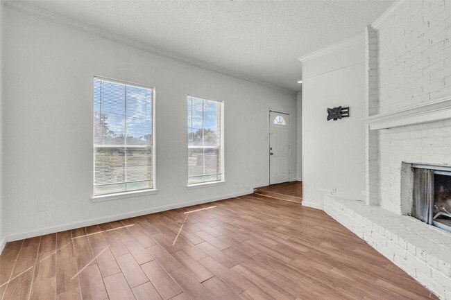 Building Photo - 7700 Creekbend Dr