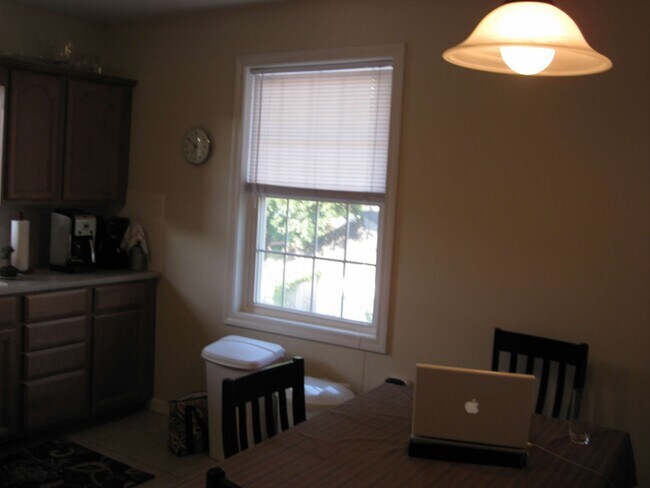 Kitchen - 24 Edgewood Ave