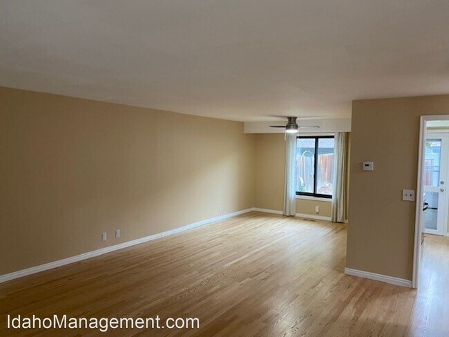 Building Photo - 3 br, 2 bath House - 987 E Strawberry Lane