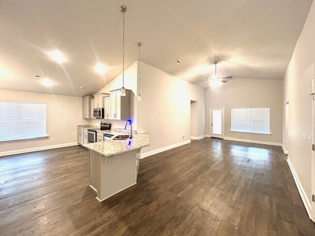 Building Photo - Beautiful 4 Bedroom 2 Bath Home! $300 OFF ...