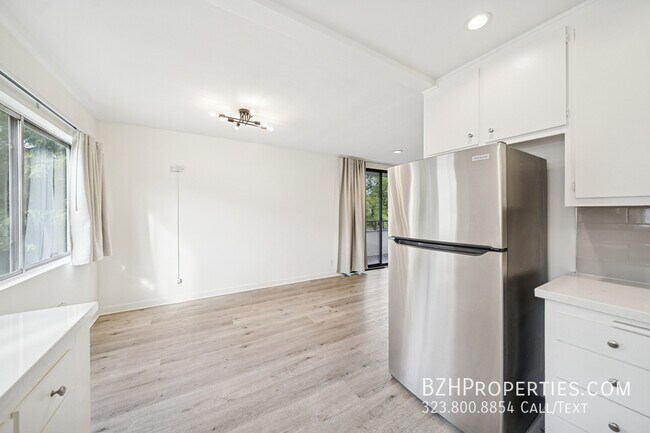 Building Photo - 7548 Hampton Ave