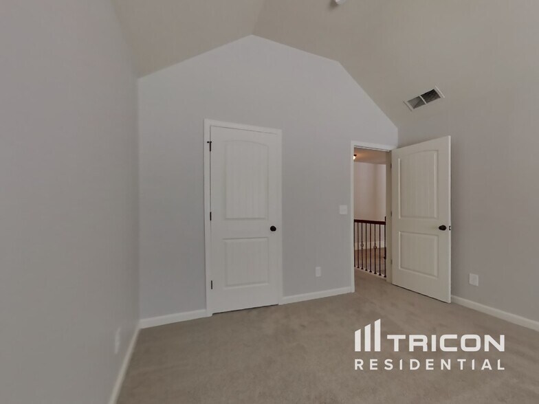 Building Photo - 4627 Town Manor Dr