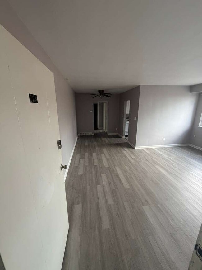 Building Photo - 13975 Superior Rd