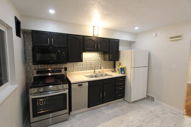 Building Photo - 4511 Main St