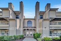 Building Photo - 302 Trinity Ct