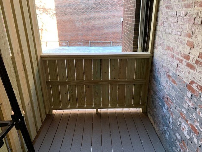 Building Photo - Great 2 Bed Available NOW