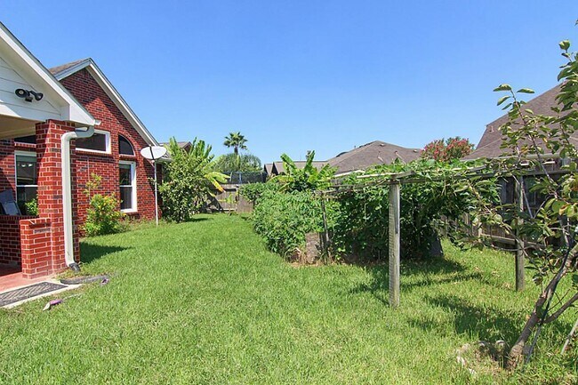 Building Photo - 2758 Laguna Pointe Dr