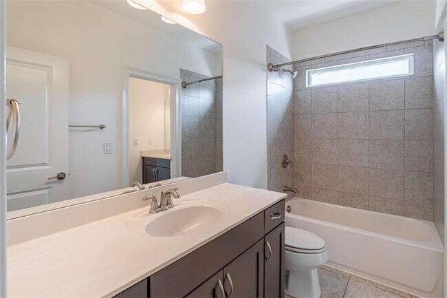 Building Photo - 829 Adler Ct