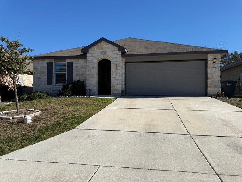 Building Photo - 380 Huntsman Way