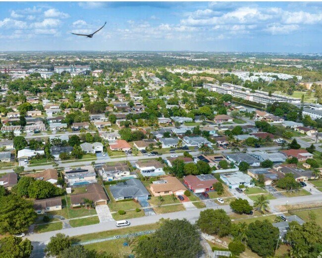 Building Photo - 5221 NW 27th St