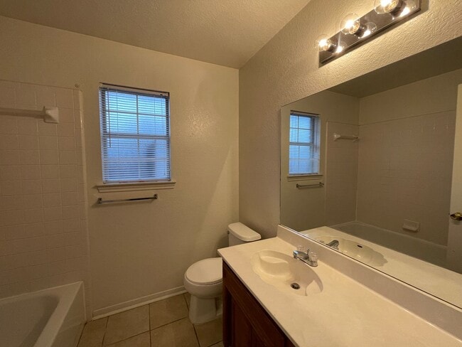 Building Photo - 2306 Moonstone Dr