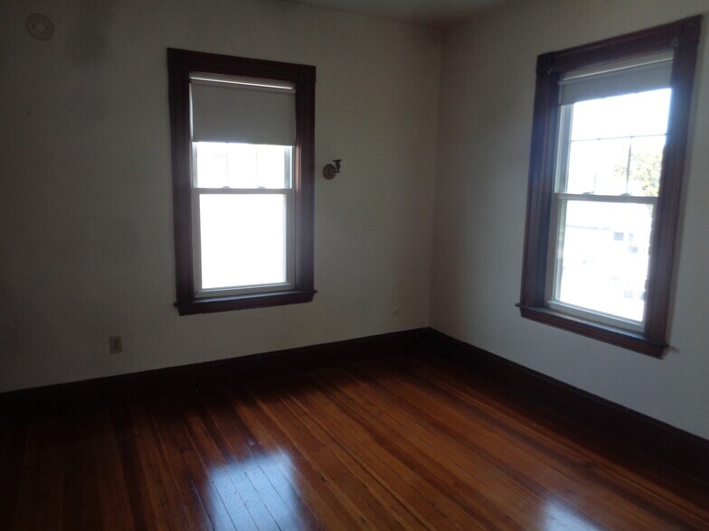 Building Photo - 73 Grove St