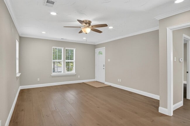 Building Photo - 4806 W University Blvd