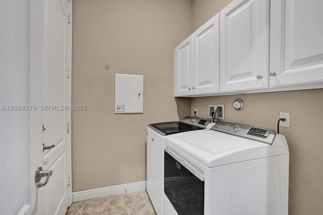 Building Photo - 10398 Waterside Ct