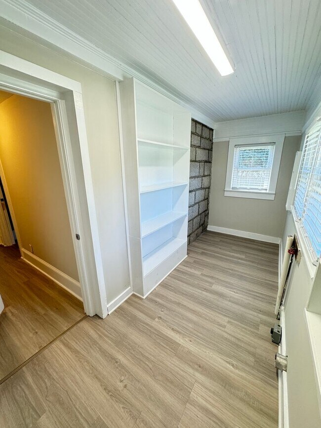 Building Photo - Newly REMODELED STONE HOUSE near downtown,...