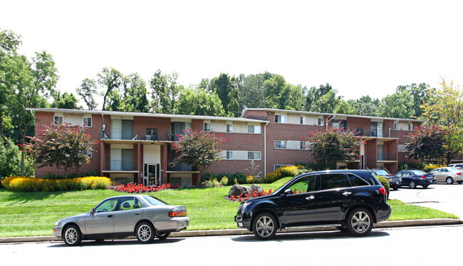 Primary Photo - Edmondson Park Apartments