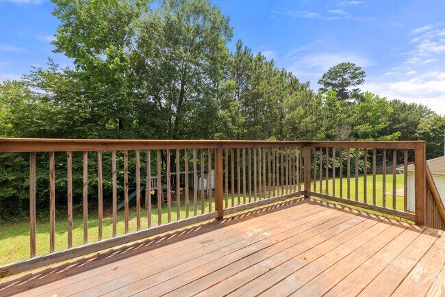 Building Photo - 5 Bedroom House in Auburn - Up to 5 unrela...