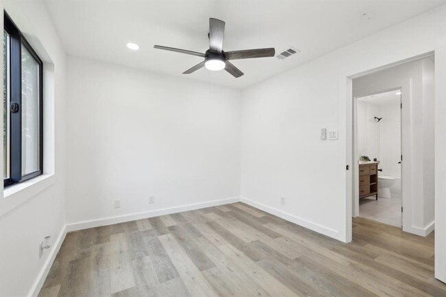 Building Photo - 2615 Baxter Dr