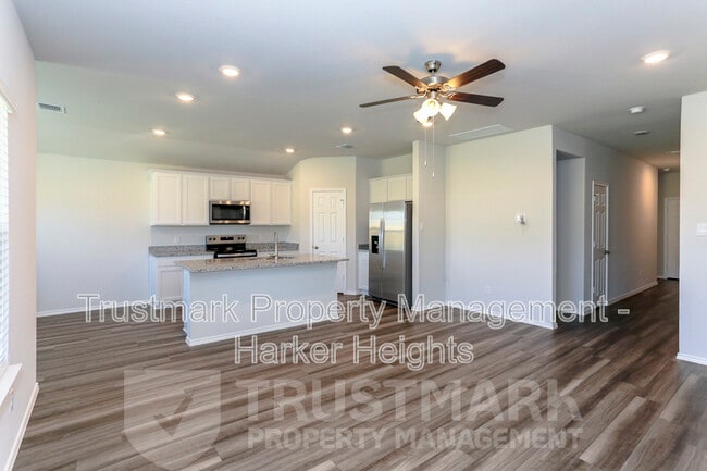 Building Photo - 1003 Cedar Trl