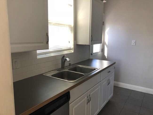 Building Photo - 5553 Matilija Ave