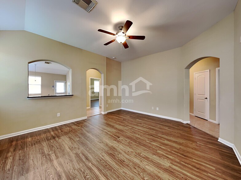 Building Photo - 26314 Longview Creek Dr