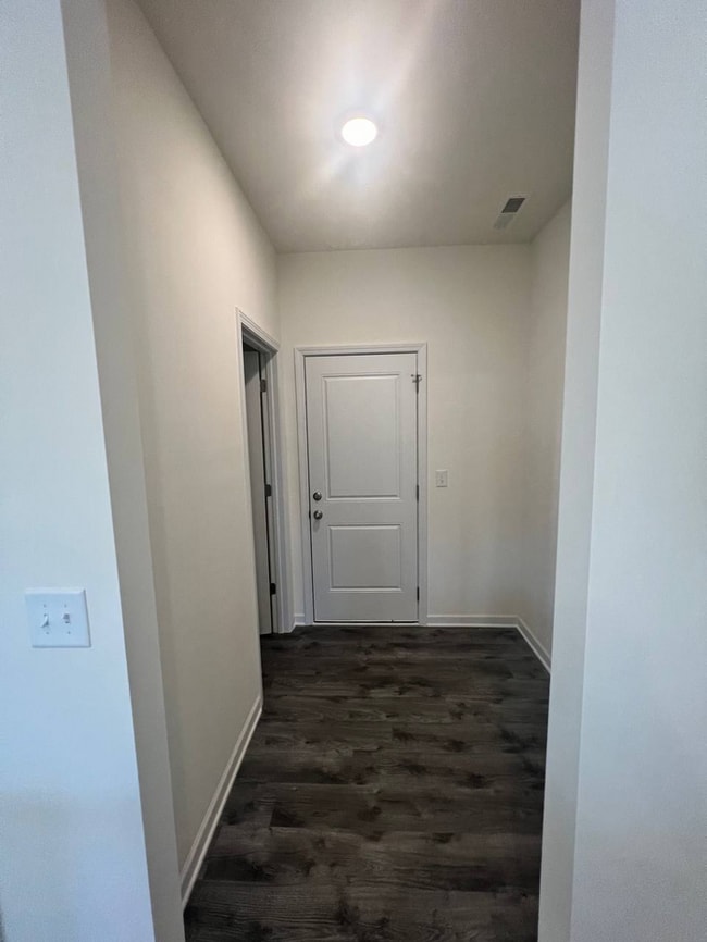 Building Photo - 1064 W Bank St