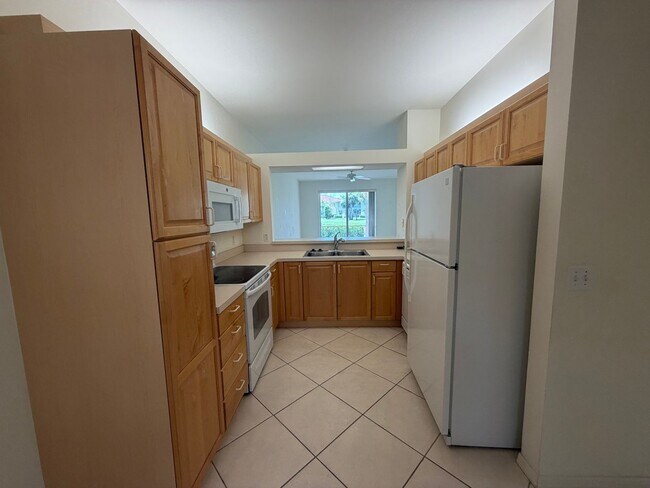 Building Photo - ANNUAL RENTAL - 3 BED / 2 BATH CONDO WITH 1 CAR GARAGE IN SHERWOOD