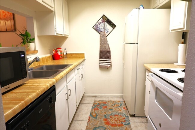 Building Photo - 14333 Memorial Dr