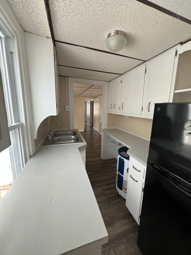 Building Photo - 642 W Market St