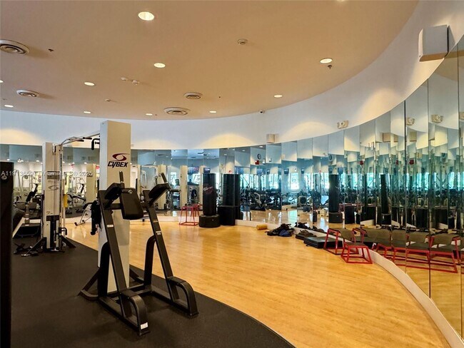 Building Photo - 5600 Collins Ave