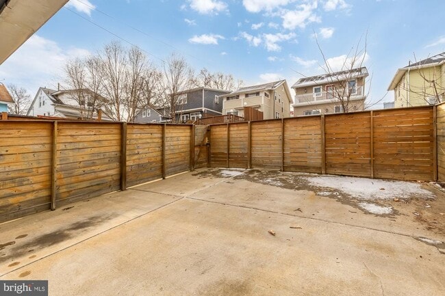 Building Photo - 2228 Kearny St NE