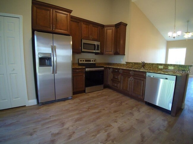 Building Photo - 13 Wood Amber Ln