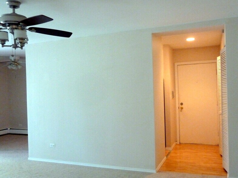 Building Photo - 1806 Hemlock Pl