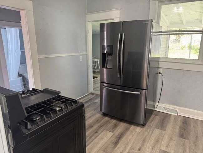 Building Photo - 3015 Edmond St