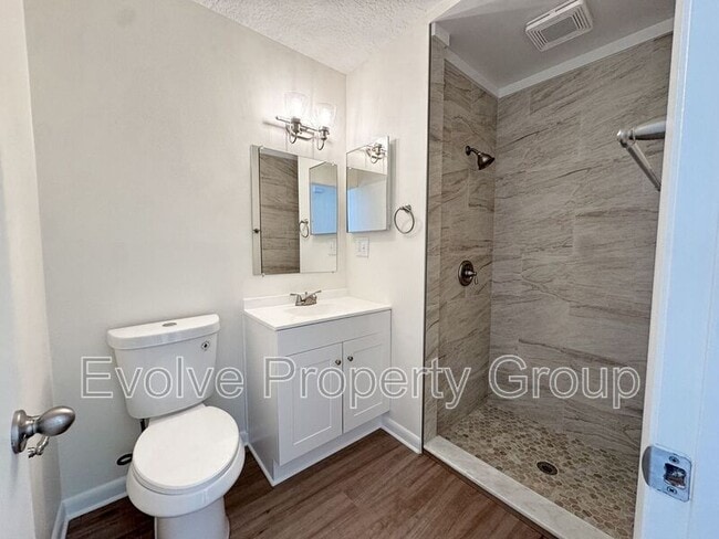 Building Photo - 10 Bren Mar Ln