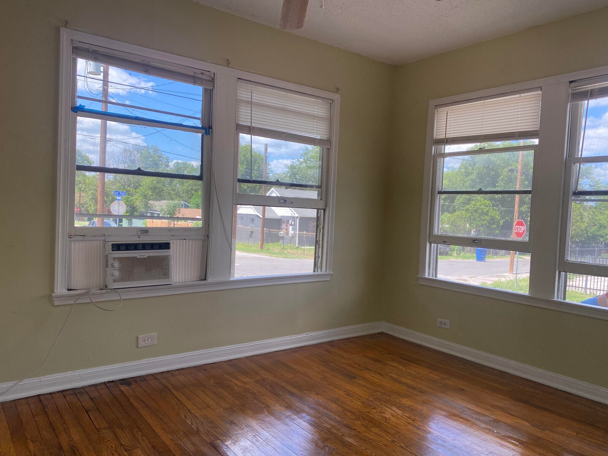 Building Photo - 2202 Lee Hall St