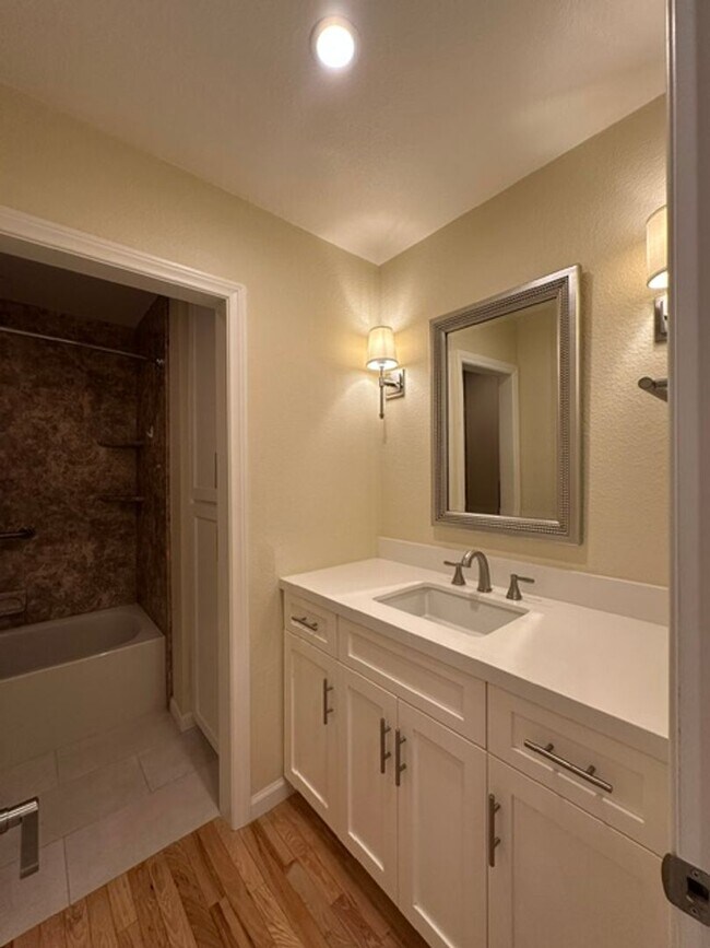 Building Photo - Stunning END-UNIT 3-bedroom condominium located in Agoura Hills